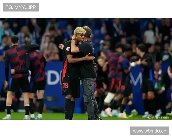 加泰媒体:弗里克探望贝尔纳尔时送给他一本书,并提醒他别急 加泰媒体:弗里克探望贝尔纳尔时送给他一本书,并提醒他别急